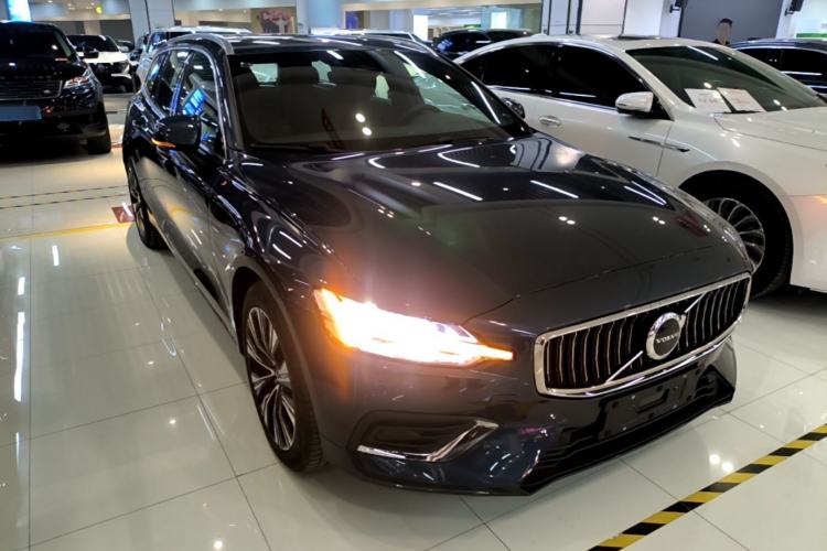 Used Volvo V60 2024 B5 Zhiyuan Luxury Edition Front Right 45 Deg
