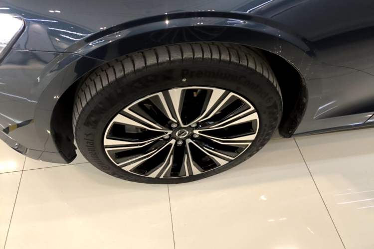 Used Volvo V60 2024 B5 Zhiyuan Luxury Edition Left Front Wheel Hub