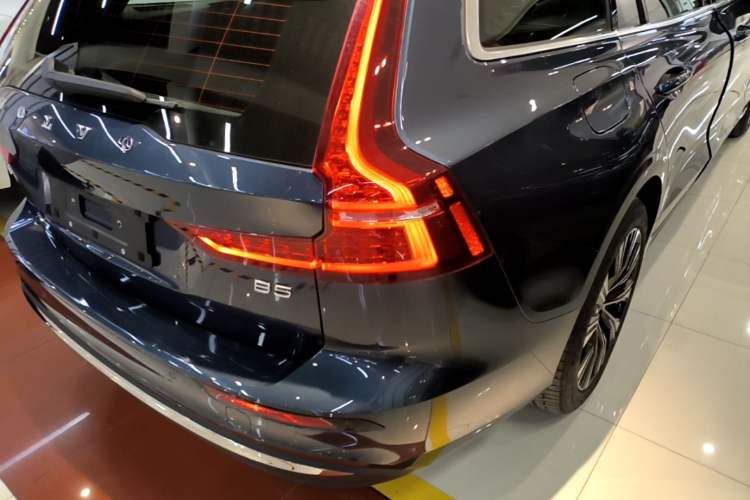 Used Volvo V60 2024 B5 Zhiyuan Luxury Edition Right Rear Taillight