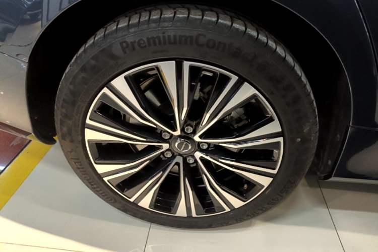 Used Volvo V60 2024 B5 Zhiyuan Luxury Edition Right Rear Wheel Hub