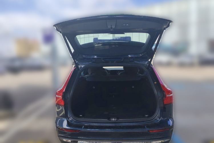 Used Volvo V60 2024 B5 Zhiyuan Luxury Edition Trunk