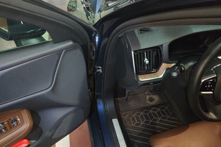 Used Volvo V60 2024 B5 Zhiyuan Luxury Edition Driver Seat