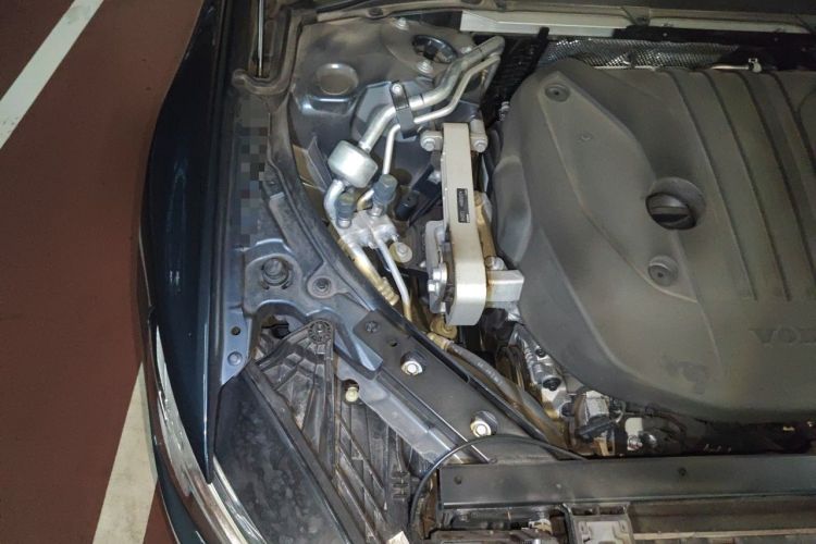 Used Volvo V60 2024 B5 Zhiyuan Luxury Edition Engine Bay Right