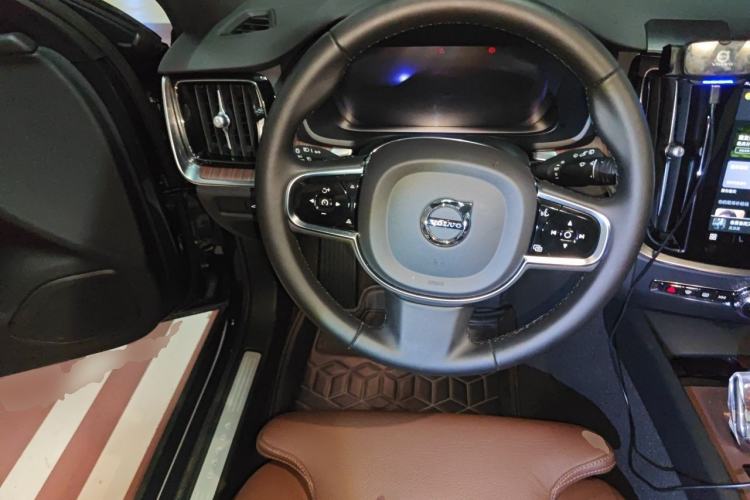 Used Volvo V60 2024 B5 Zhiyuan Luxury Edition Steering Wheel