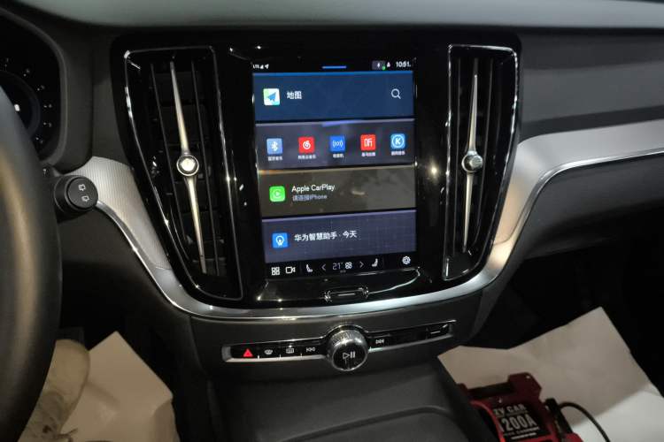 Used Volvo V60 2024 B5 Zhiyuan Sport Edition Audio And AC Panel