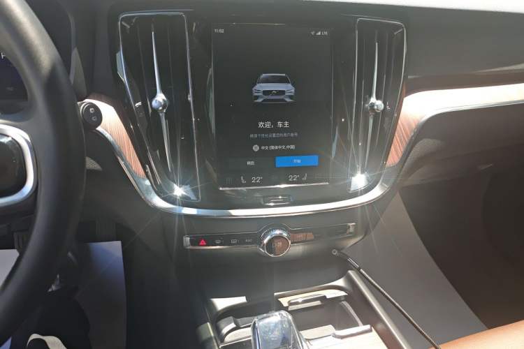 Used Volvo V60 2024 B5 Zhiyuan Luxury Edition Audio And AC Panel