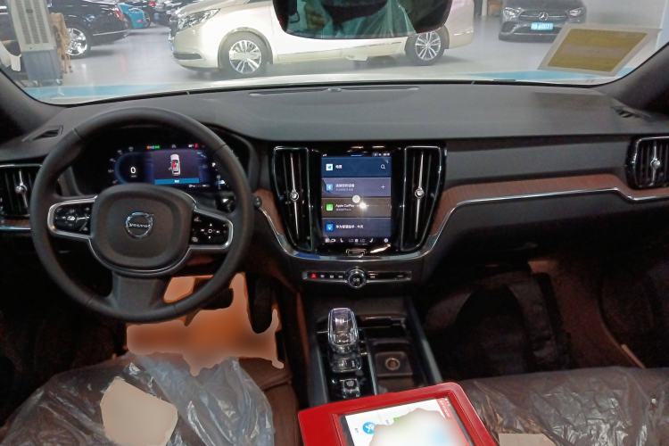 Used Volvo V60 2024 B5 Zhiyuan Luxury Edition Center Console