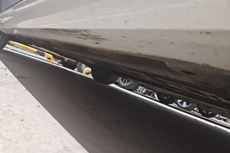 Used Volvo V60 2024 B5 Zhiyuan Luxury Edition Chassis Front Right