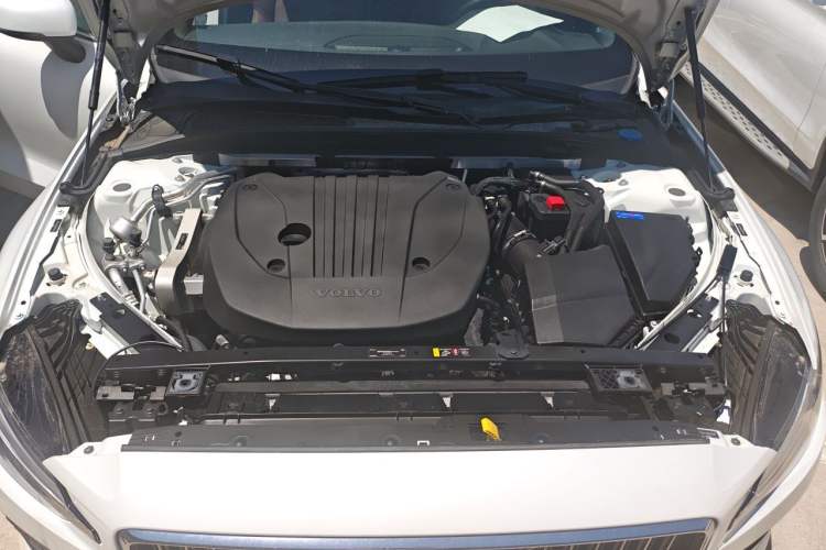 Used Volvo V60 2024 B5 Zhiyuan Luxury Edition Engine Bay