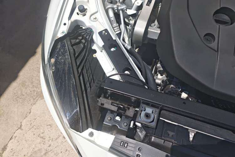 Used Volvo V60 2024 B5 Zhiyuan Luxury Edition Engine Bay Right