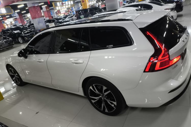 Used Volvo V60 2024 B5 Zhiyuan Sport Edition Exterior 3