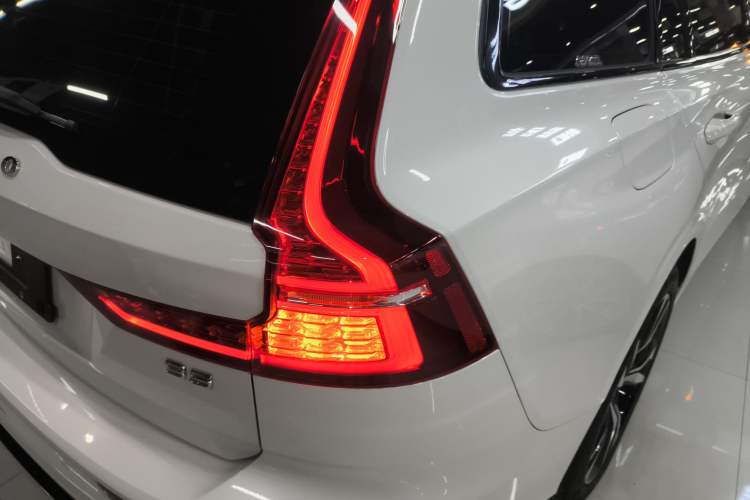 Used Volvo V60 2024 B5 Zhiyuan Sport Edition Exterior 6