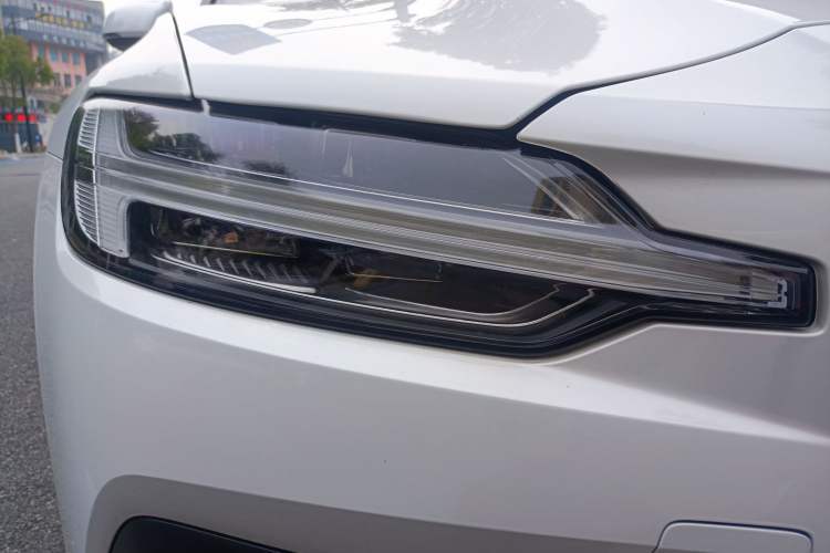 Used Volvo V60 2024 B5 Zhiyuan Luxury Edition Exterior 8