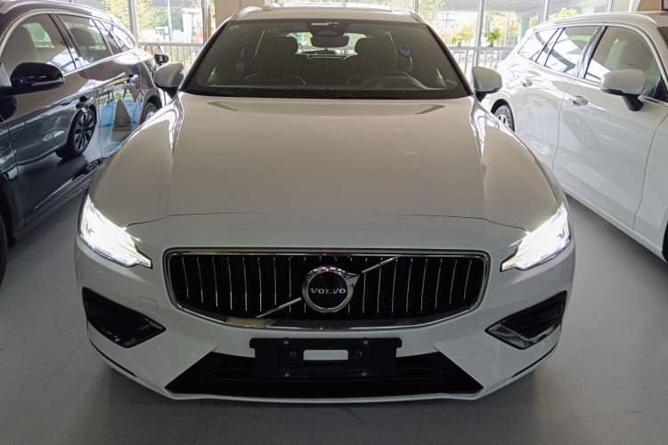 Used Volvo V60 2024 B5 Zhiyuan Luxury Edition Front
