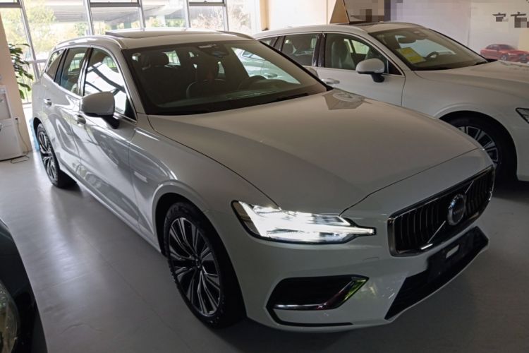 Used Volvo V60 2024 B5 Zhiyuan Luxury Edition Front Right 45 Deg