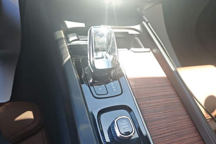 Used Volvo V60 2024 B5 Zhiyuan Luxury Edition Gear Lever