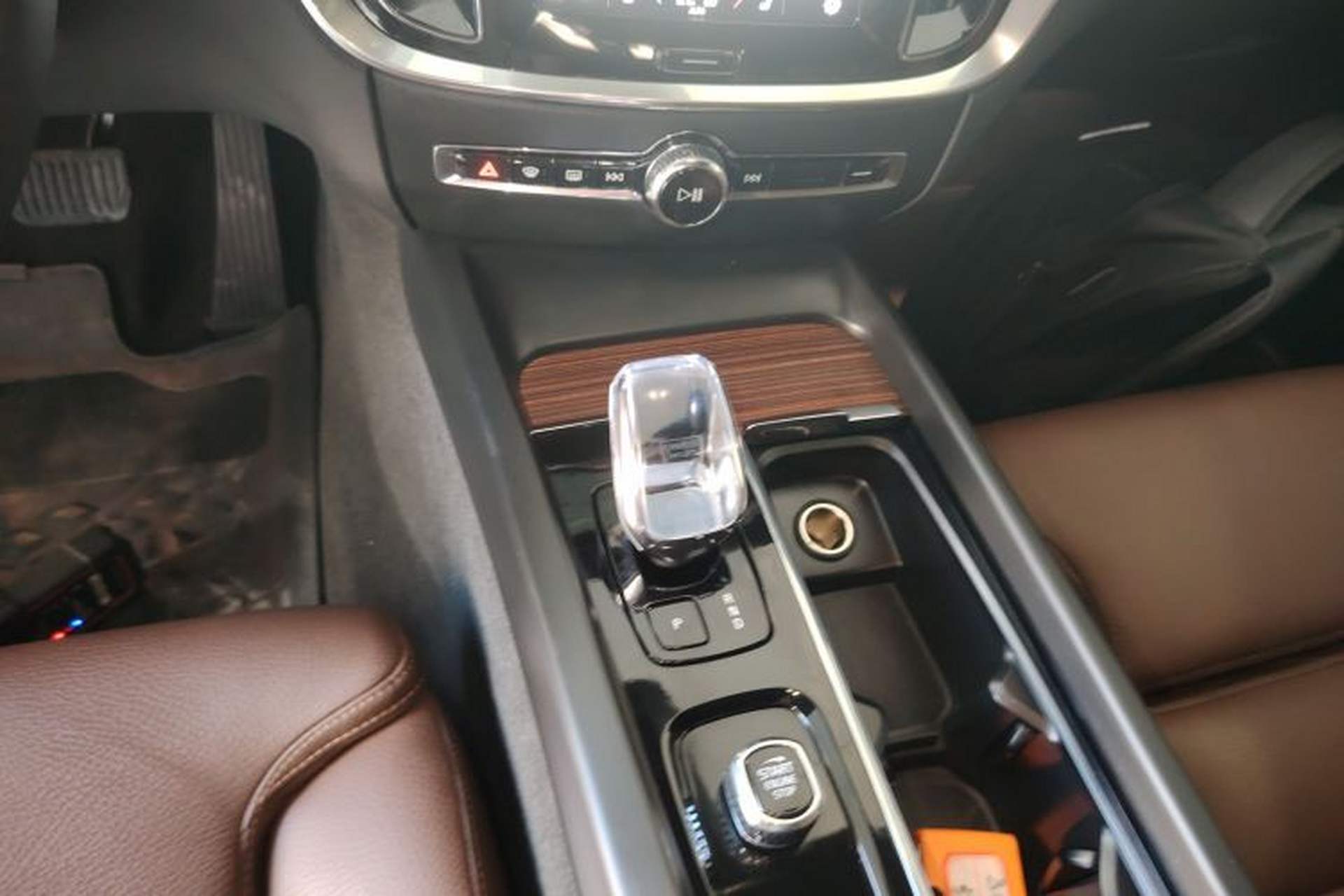 Used Volvo V60 2024 B5 Zhiyuan Luxury Edition Gear Lever