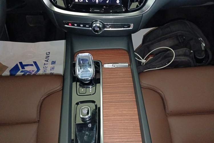 Used Volvo V60 2024 B5 Zhiyuan Luxury Edition Gear Lever