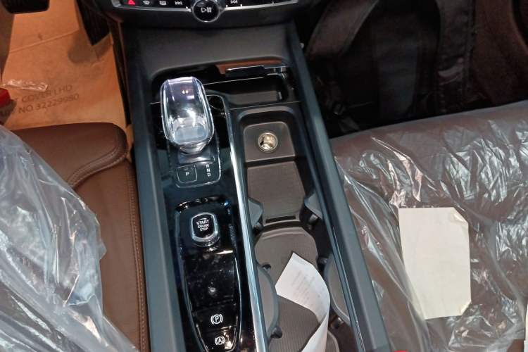 Used Volvo V60 2024 B5 Zhiyuan Luxury Edition Gear Lever
