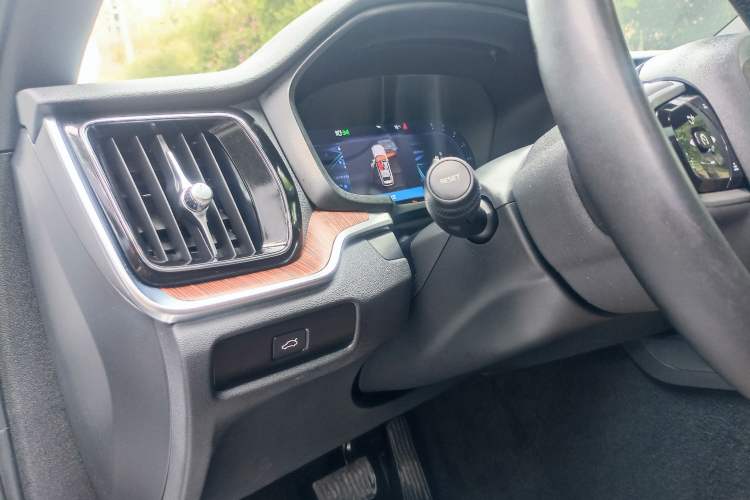 Used Volvo V60 2024 B5 Zhiyuan Luxury Edition Interior 11