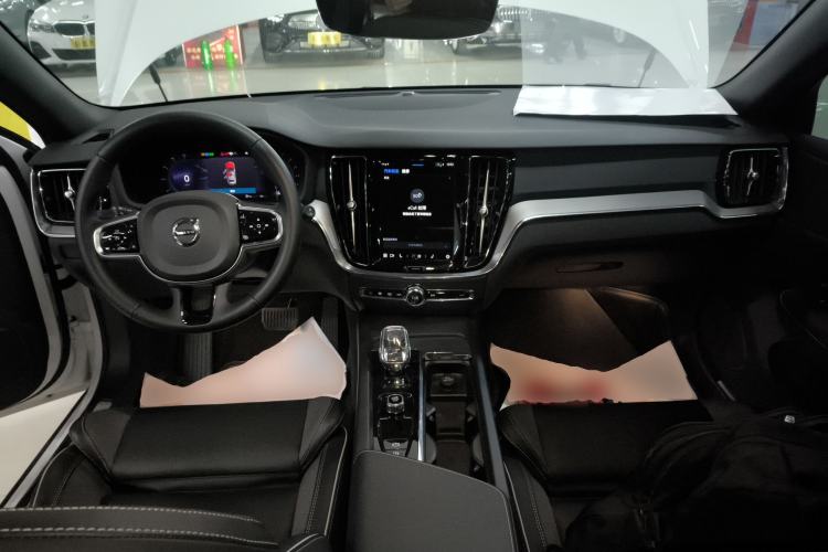 Used Volvo V60 2024 B5 Zhiyuan Sport Edition Interior 2