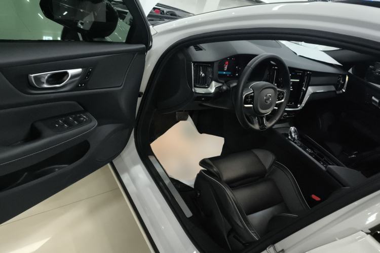 Used Volvo V60 2024 B5 Zhiyuan Sport Edition Interior 3