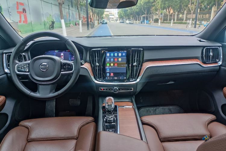 Used Volvo V60 2024 B5 Zhiyuan Luxury Edition Interior 5
