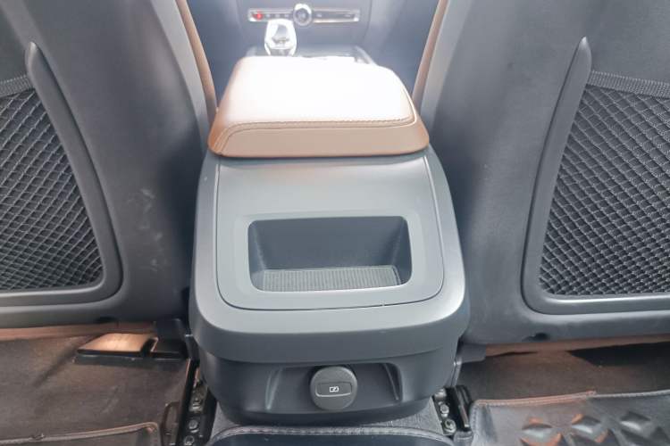 Used Volvo V60 2024 B5 Zhiyuan Luxury Edition Interior 6