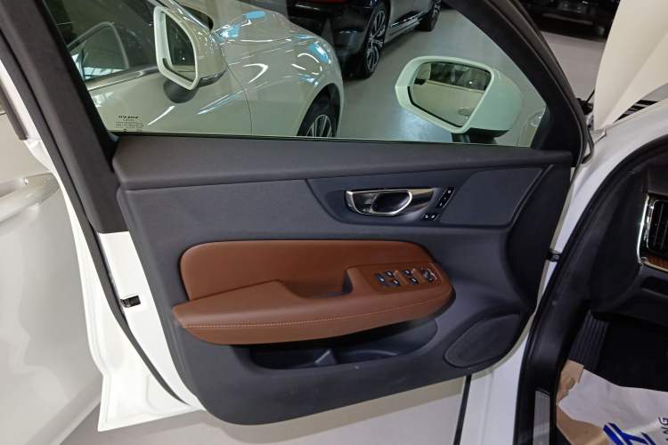 Used Volvo V60 2024 B5 Zhiyuan Luxury Edition Left Front Door Interior