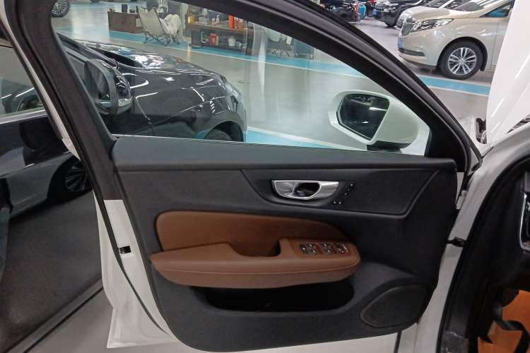 Used Volvo V60 2024 B5 Zhiyuan Luxury Edition Left Front Door Interior