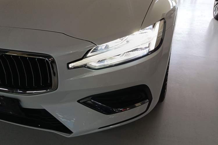 Used Volvo V60 2024 B5 Zhiyuan Luxury Edition Left Front Headlight