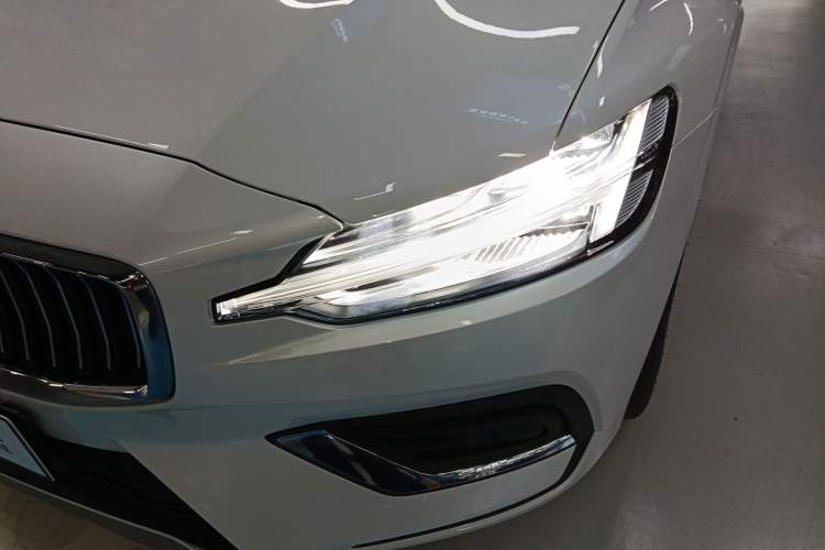 Used Volvo V60 2024 B5 Zhiyuan Luxury Edition Left Front Headlight
