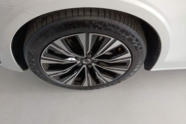Used Volvo V60 2024 B5 Zhiyuan Luxury Edition Left Front Wheel Hub