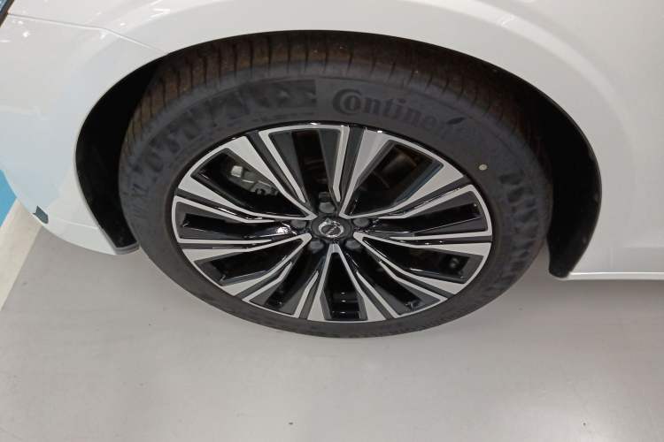 Used Volvo V60 2024 B5 Zhiyuan Luxury Edition Left Front Wheel Hub