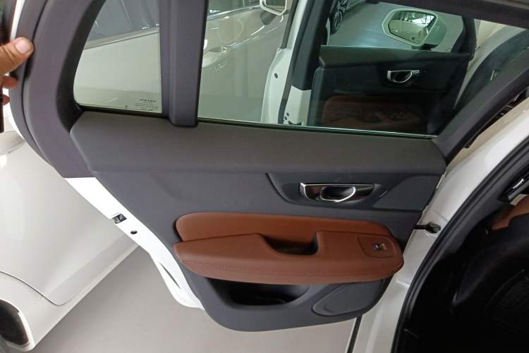 Used Volvo V60 2024 B5 Zhiyuan Luxury Edition Left Rear Door Interior