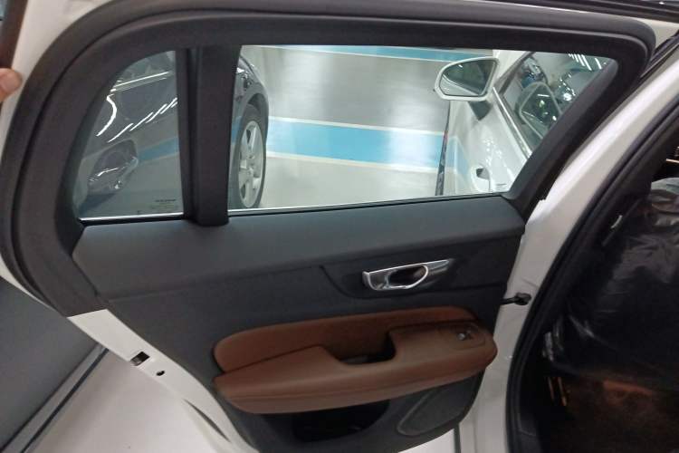 Used Volvo V60 2024 B5 Zhiyuan Luxury Edition Left Rear Door Interior