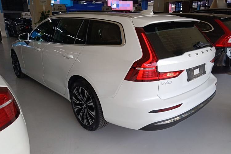 Used Volvo V60 2024 B5 Zhiyuan Luxury Edition Left Side