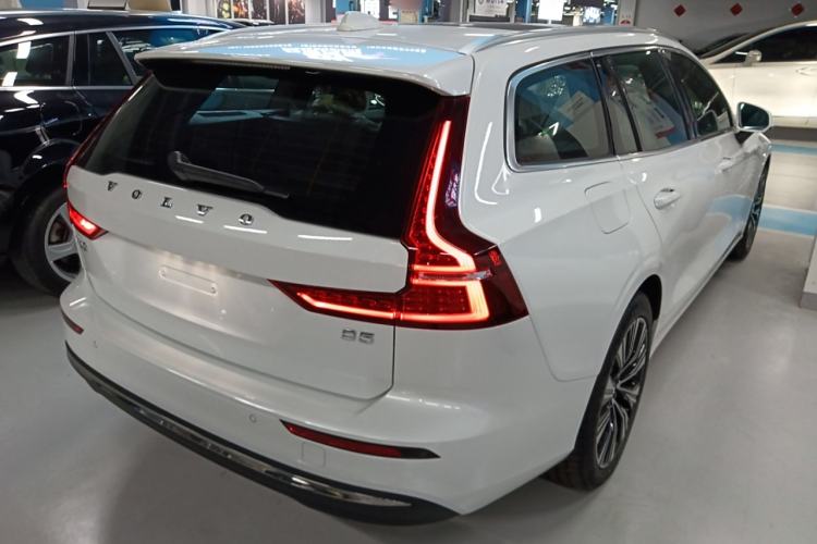 Used Volvo V60 2024 B5 Zhiyuan Luxury Edition Rear Right 45 Deg