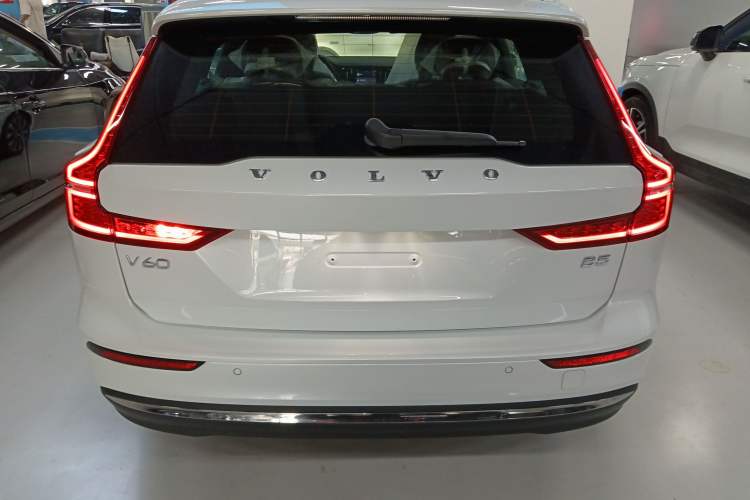 Used Volvo V60 2024 B5 Zhiyuan Luxury Edition Rear
