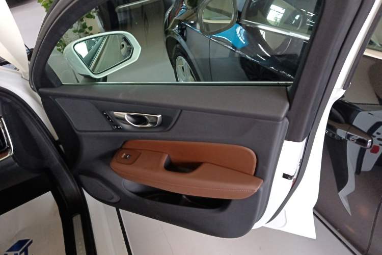 Used Volvo V60 2024 B5 Zhiyuan Luxury Edition Right Front Door Interior