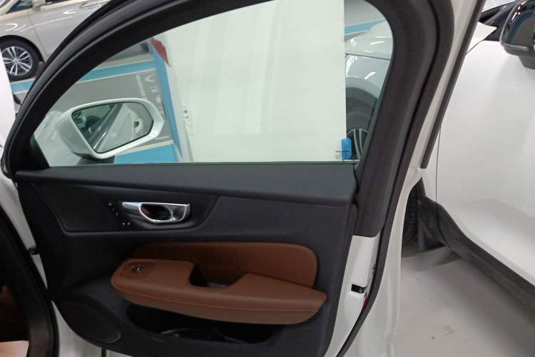 Used Volvo V60 2024 B5 Zhiyuan Luxury Edition Right Front Door Interior