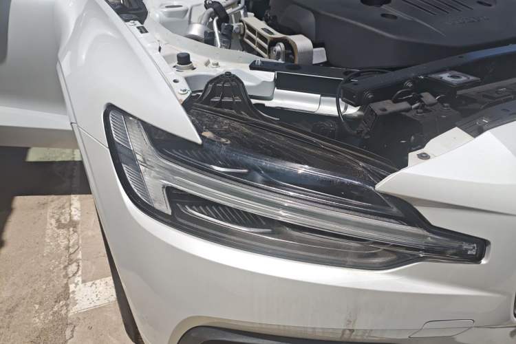 Used Volvo V60 2024 B5 Zhiyuan Luxury Edition Right Front Headlight