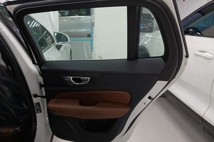 Used Volvo V60 2024 B5 Zhiyuan Luxury Edition Right Rear Door Interior