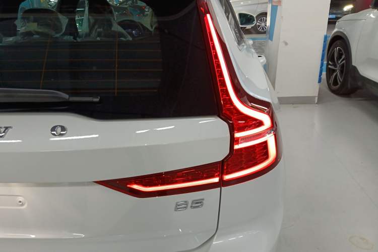 Used Volvo V60 2024 B5 Zhiyuan Luxury Edition Right Rear Taillight