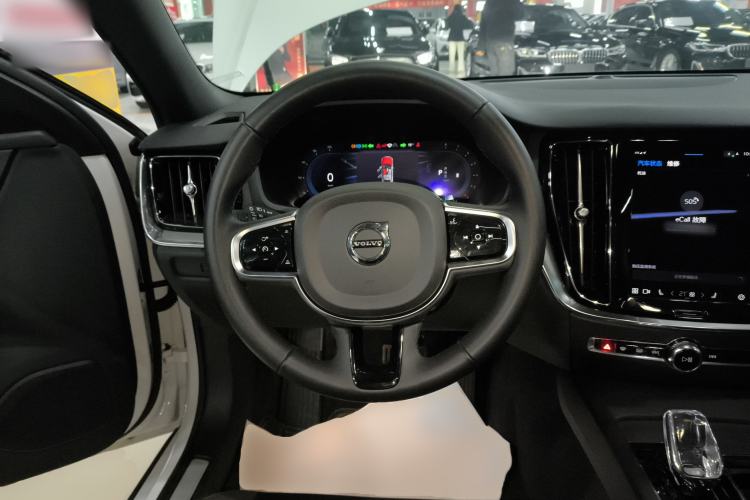 Used Volvo V60 2024 B5 Zhiyuan Sport Edition Steering Wheel