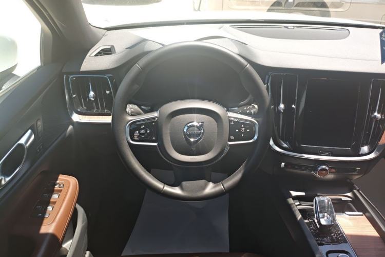 Used Volvo V60 2024 B5 Zhiyuan Luxury Edition Steering Wheel