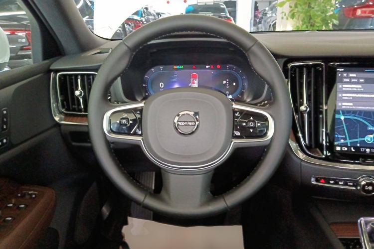Used Volvo V60 2024 B5 Zhiyuan Luxury Edition Steering Wheel