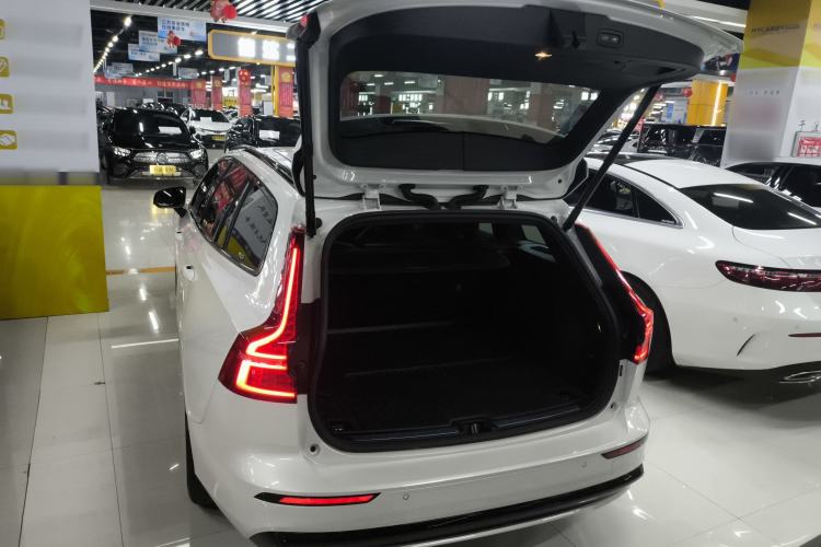 Used Volvo V60 2024 B5 Zhiyuan Sport Edition Trunk