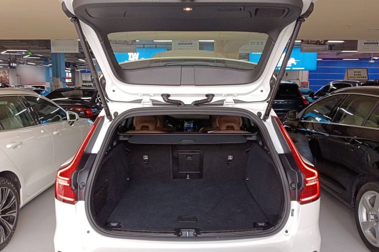 Used Volvo V60 2024 B5 Zhiyuan Luxury Edition Trunk