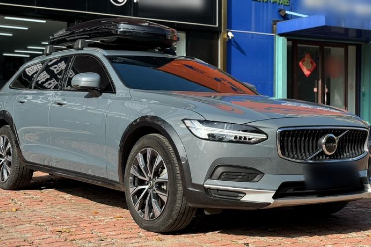 Used Volvo V90 2022 Cross Country B5 AWD Smart Range Edition Exterior 2